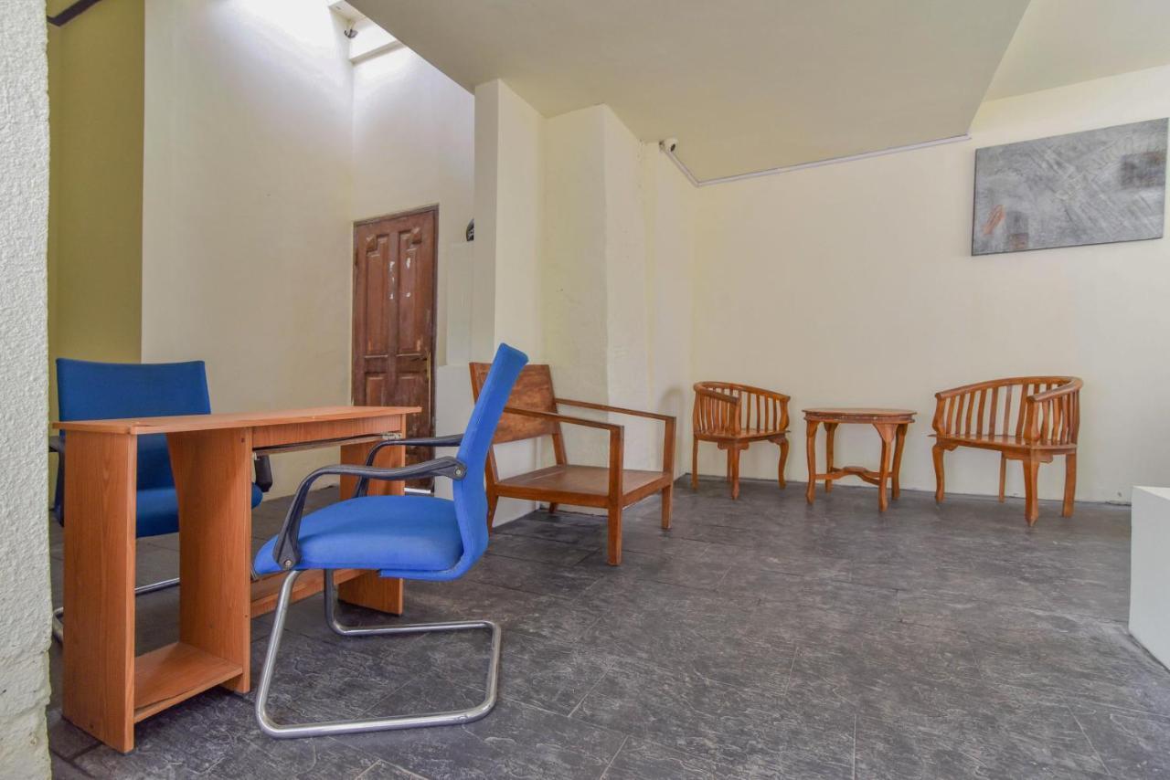 Reddoorz Plus Near Seminyak Square Ντενπασάρ Εξωτερικό φωτογραφία