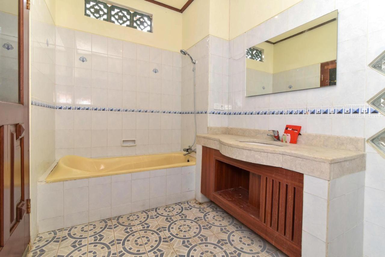 Reddoorz Plus Near Seminyak Square Ντενπασάρ Εξωτερικό φωτογραφία