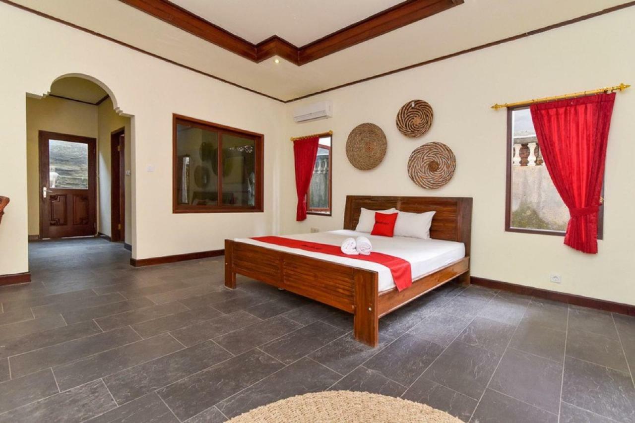 Reddoorz Plus Near Seminyak Square Ντενπασάρ Εξωτερικό φωτογραφία