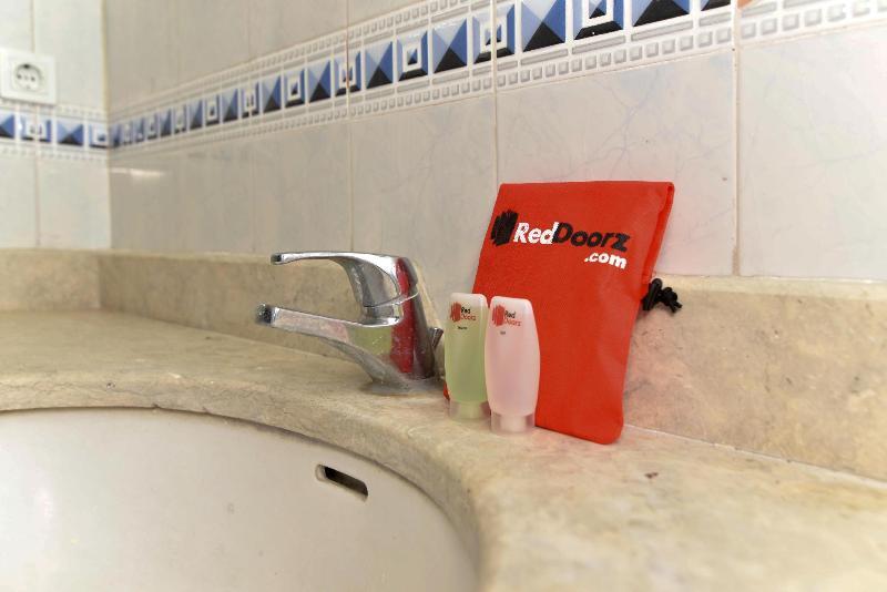 Reddoorz Plus Near Seminyak Square Ντενπασάρ Εξωτερικό φωτογραφία